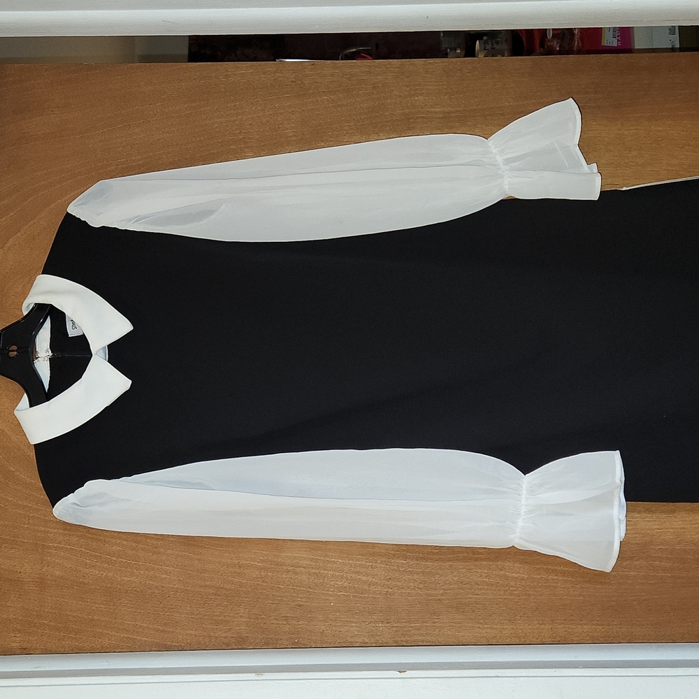 Shelby and Palmer black and white Flare sleeve dress Size 12